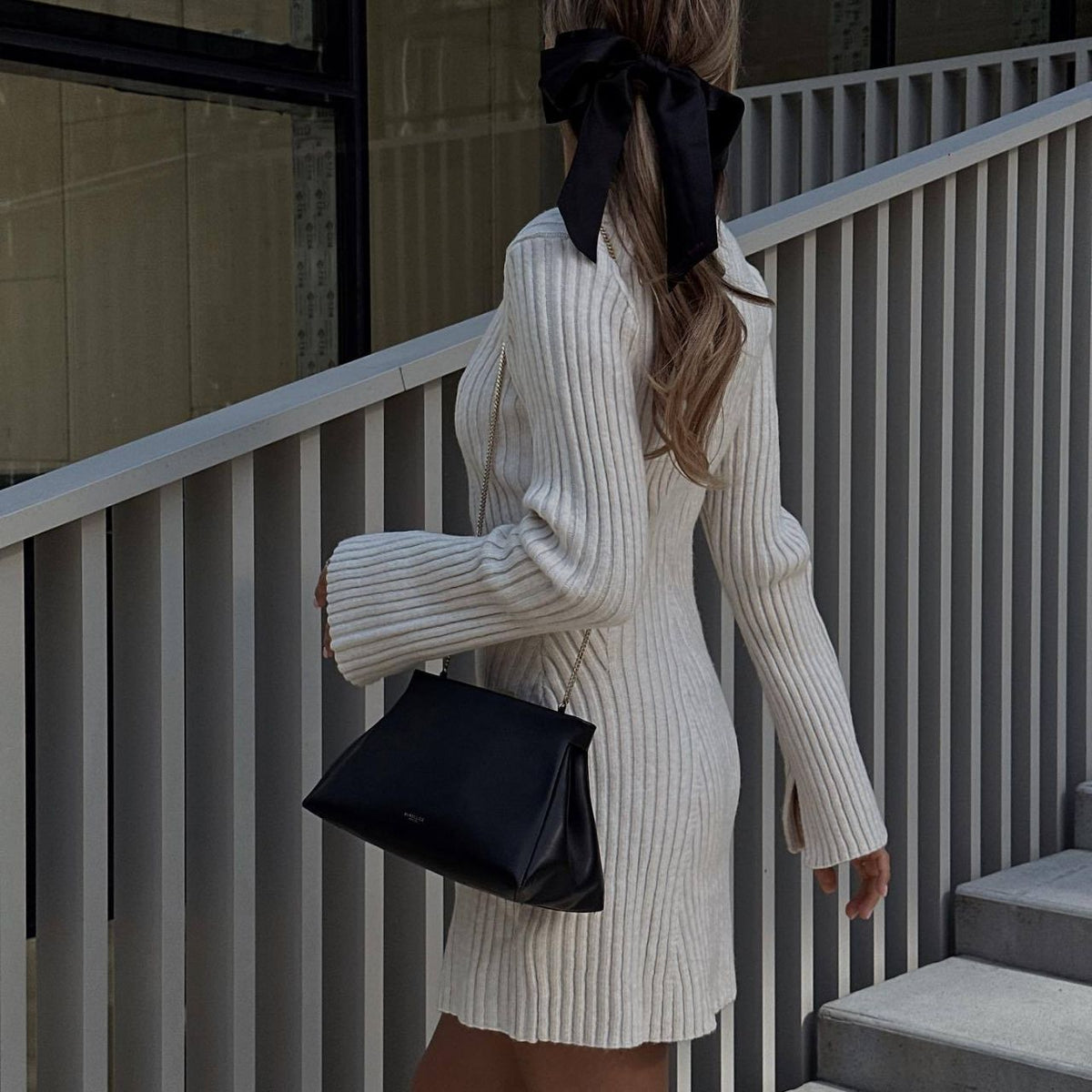 LEIGH | Minimalistisches Geripptes Strickkleid